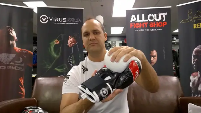 venum-elite-boxing-gloves venum-elite-boxing-gloves